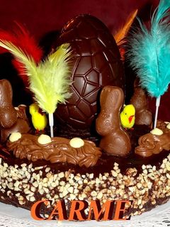 Una foto de Mona de Pascua de chocolate y trufa