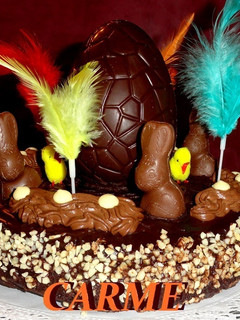 Una foto de Mona de Pascua de chocolate y trufa