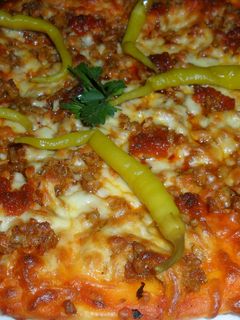 Una foto de Pizza especial con sobrasada