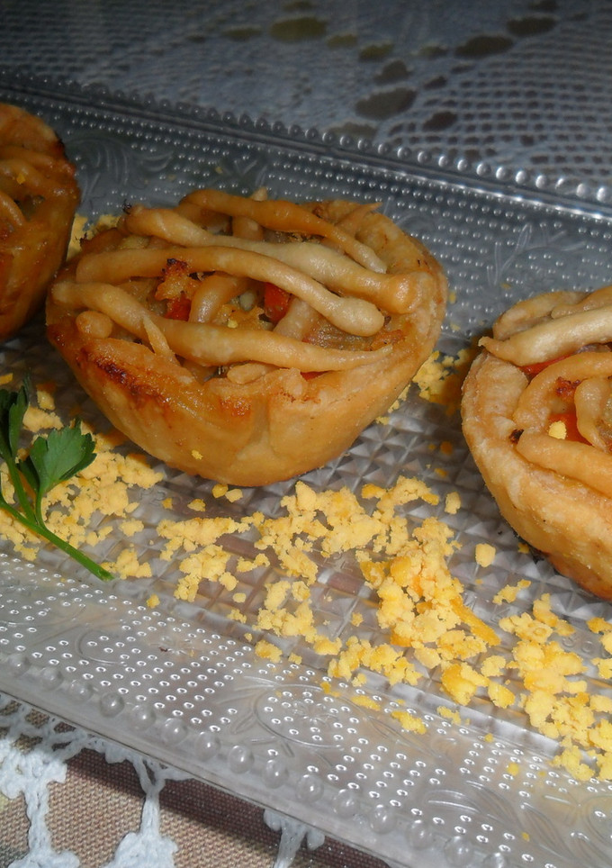 Una foto de Pastelitos de hojaldre rellenos de bacalao