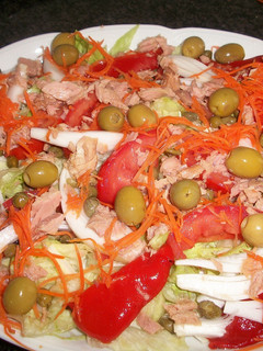 Una foto de Ensalada fresca y colorida