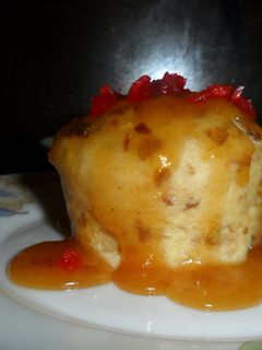 Una foto de Budincitos de nata con salsa diplomática