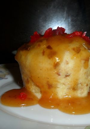 Una foto de Budincitos de nata con salsa diplomática