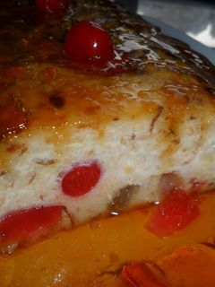 Una foto de Pudín de frutas confitadas con baño de caramelo