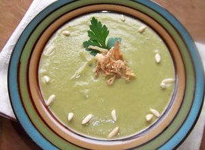 Foto principal de Sopa crema de calabacín, guisantes y nabo
