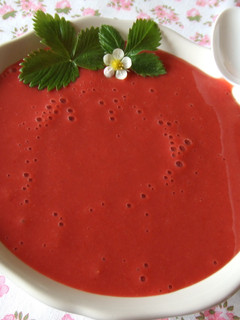 Una foto de Gazpacho de fresas al vino dulce