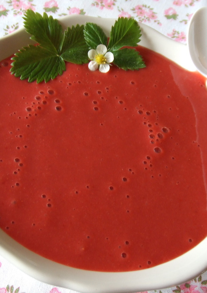 Una foto de Gazpacho de fresas al vino dulce