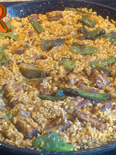 Una foto de Paella de verdura con costilla de cerdo