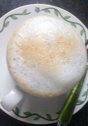 Una foto de Café con leche frapé