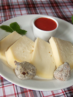 Una foto de Queso gallego con higos secos
