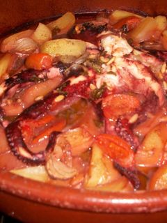 Una foto de Pulpo asado al horno con vino
