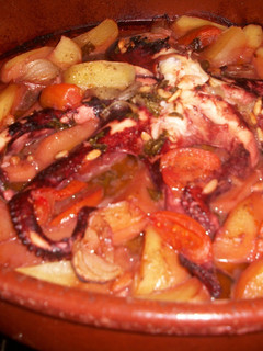 Una foto de Pulpo asado al horno con vino