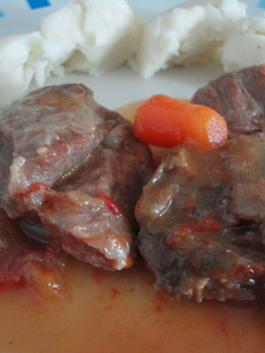Una foto de Carrilleras estofadas con verduras