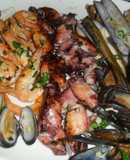 Mariscos a la plancha con salsa bearnesa
