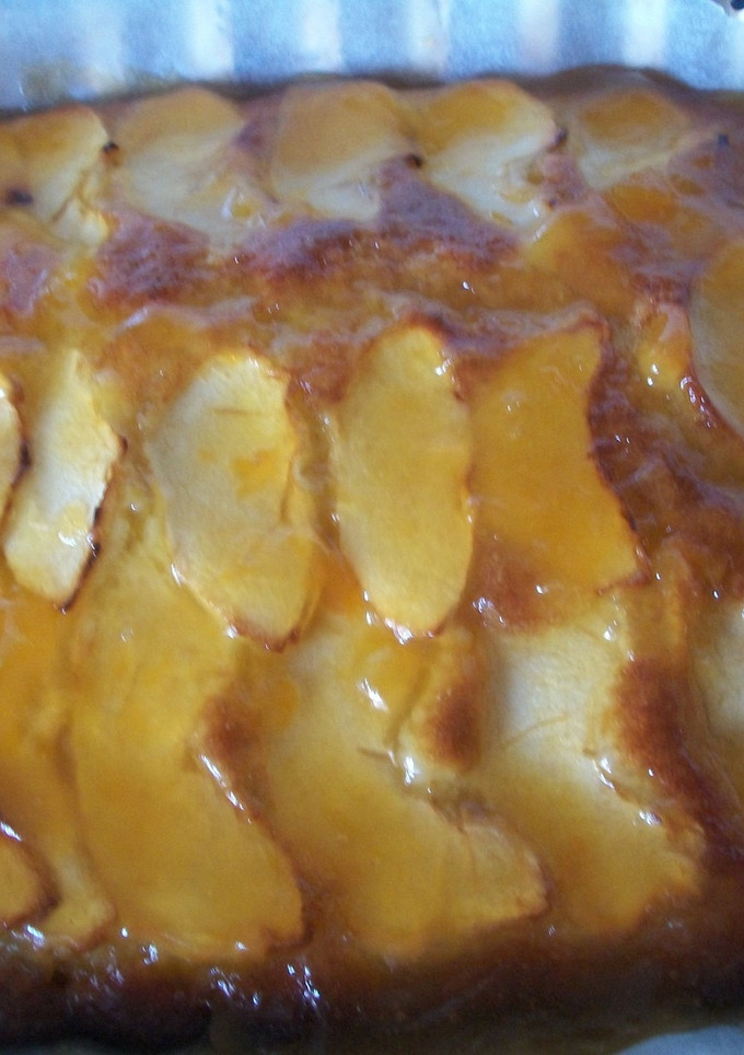 Una foto de Bizcocho de manzana y mermelada de melocotón