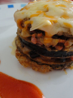 Una foto de Milhojas de berenjena y carne