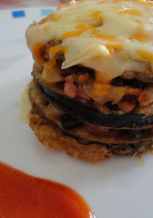 Una foto de Milhojas de berenjena y carne