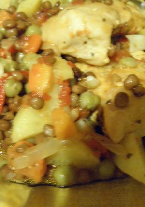 Una foto de Carne de ternera con guisantes y papas