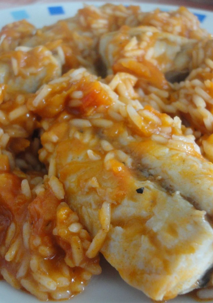 Una foto de Caballa guisada con arroz
