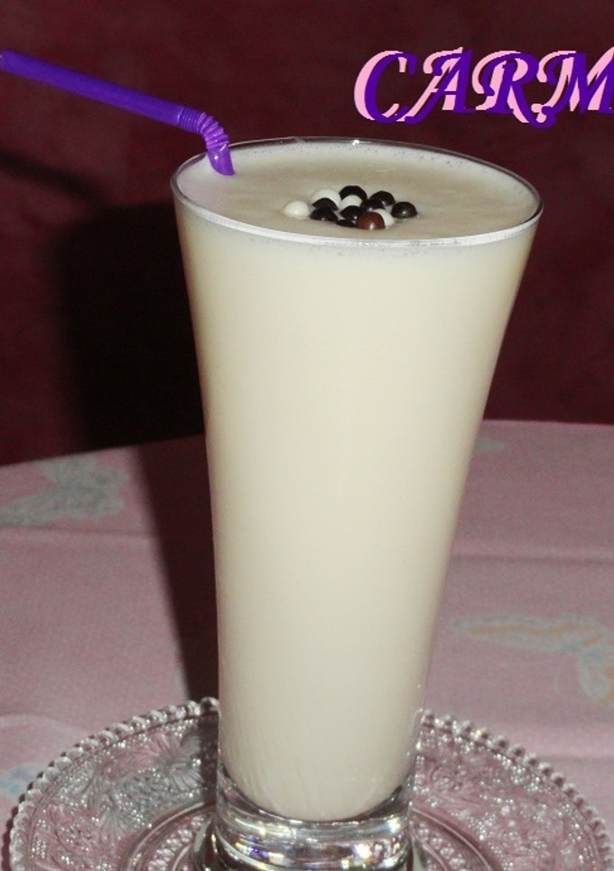 Una foto de Queso fresco batido con zumo de melocotón