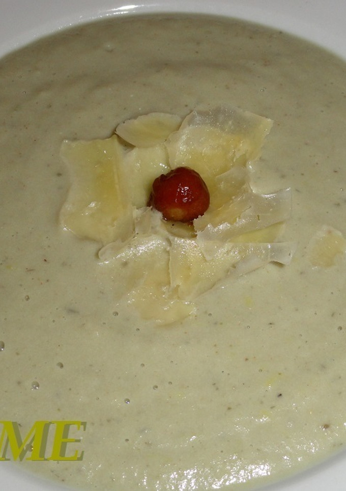 Una foto de Crema de berenjena al camembert