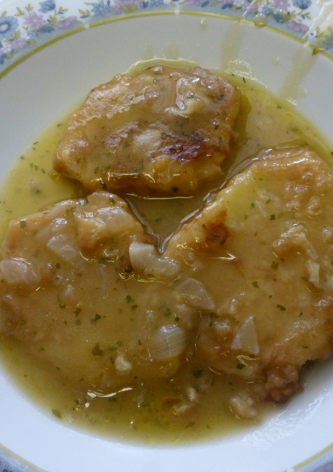 Una foto de Patatas en salsa verde y vino blanco