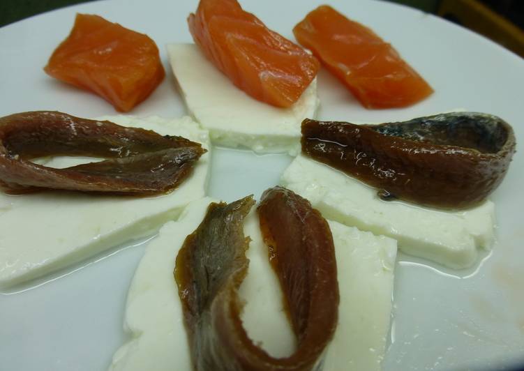 Pinchito de queso fresco, salmón y anchoas