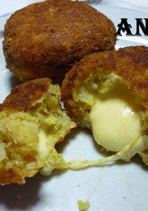 Una foto de Croquetas de arroz y verduras rellenas
