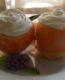 Naranjas heladas con crema chantilly
