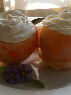 Una foto de Naranjas heladas con crema chantilly
