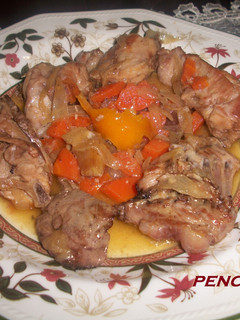 Una foto de Conejo con verduras en escabeche