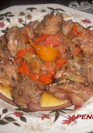 Una foto de Conejo con verduras en escabeche