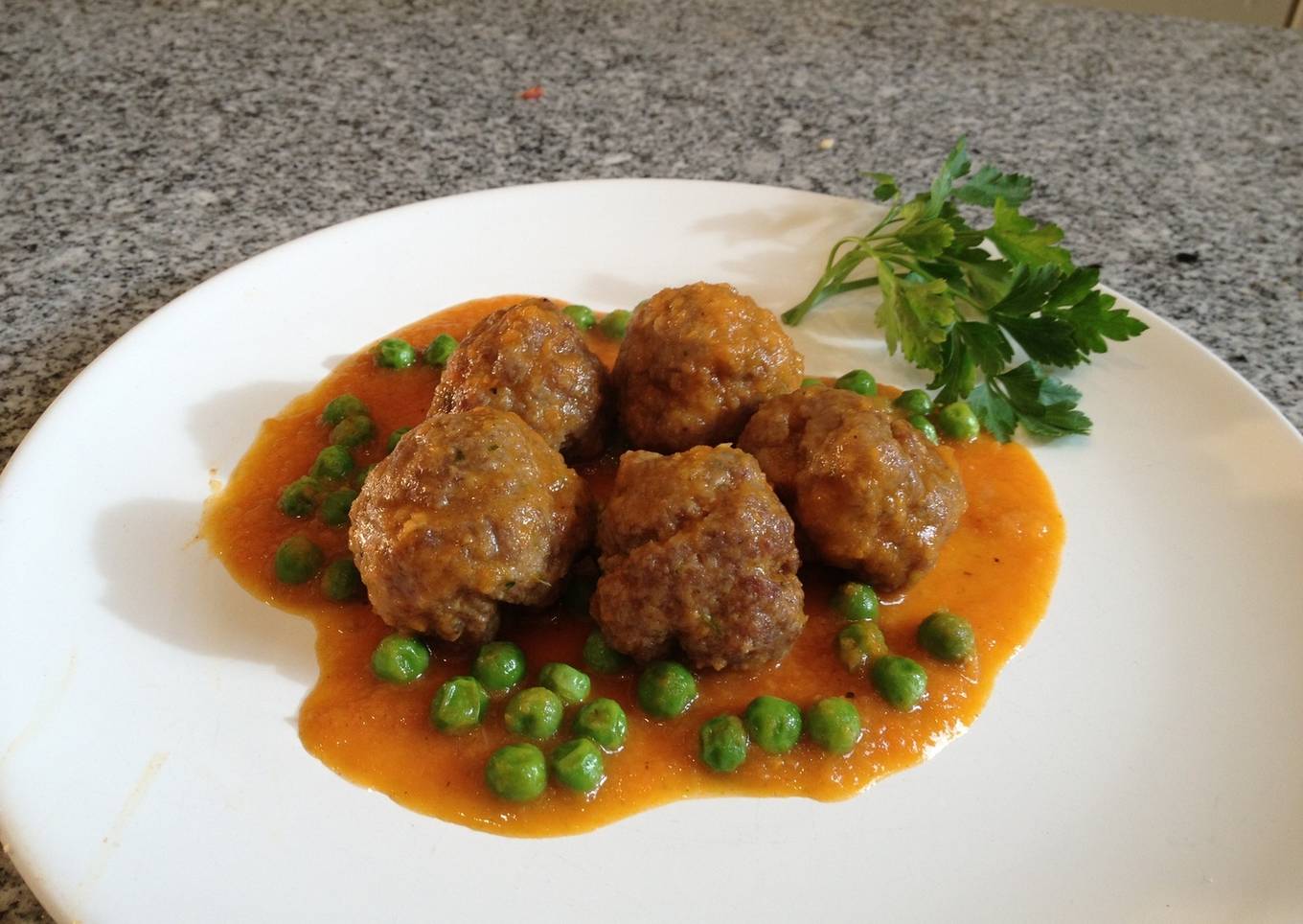 Albóndigas con guisantes<br />