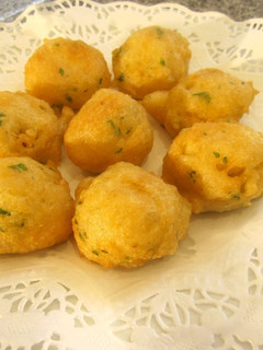 Una foto de Buñuelos de bacalao crujientes
