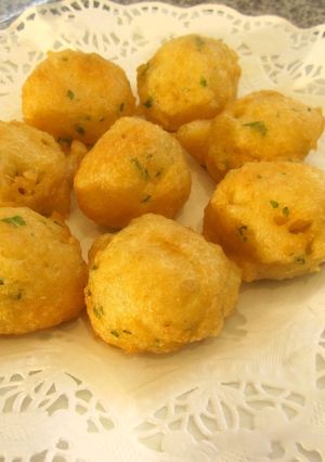 Una foto de Buñuelos de bacalao crujientes