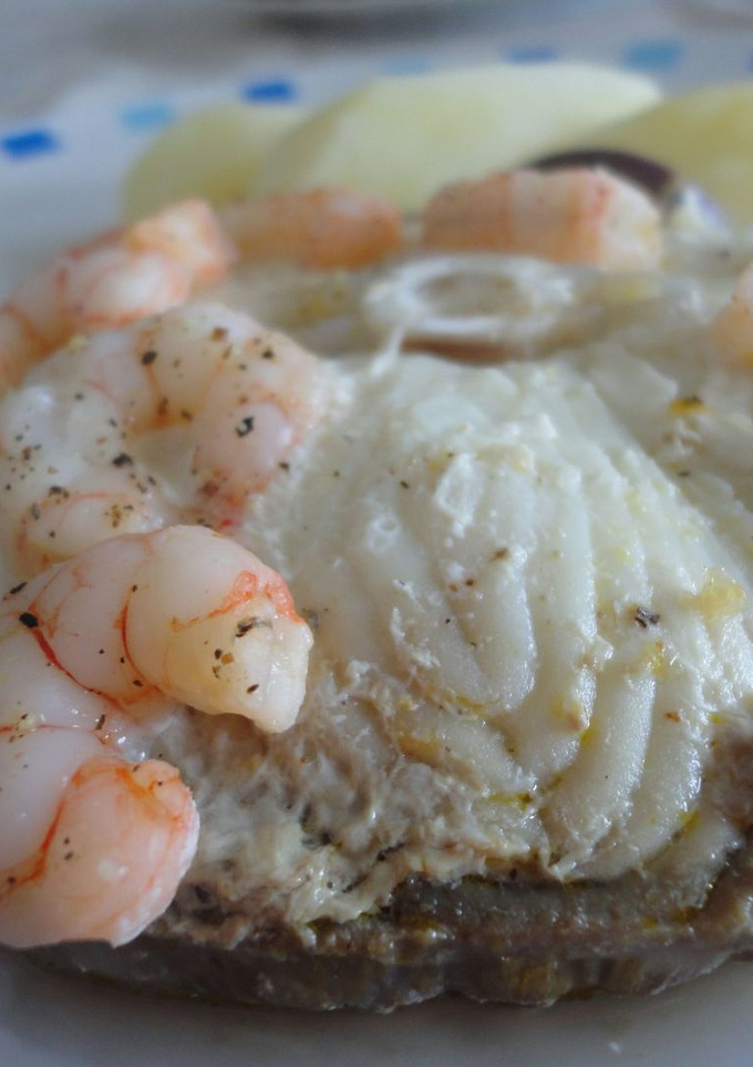 Una foto de Tintorera en papillote con gambas