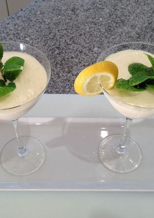 Una foto de Mousse de limón con nata