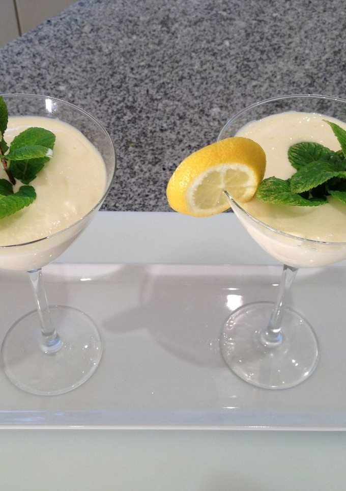 Una foto de Mousse de limón con nata