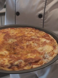 Una foto de Pizza de cinco quesos