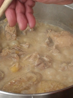 Una foto de Pollo al cava con champiñones