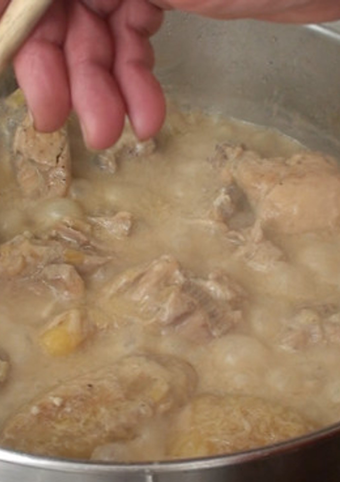 Una foto de Pollo al cava con champiñones