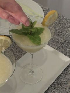 Una foto de Sorbete de limón sin alcohol