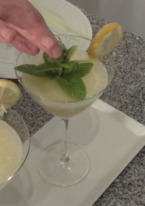 Una foto de Sorbete de limón sin alcohol
