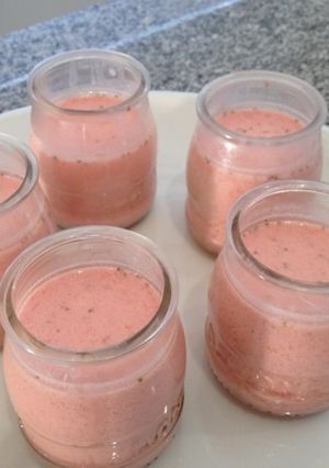Una foto de Yogurt de fresas