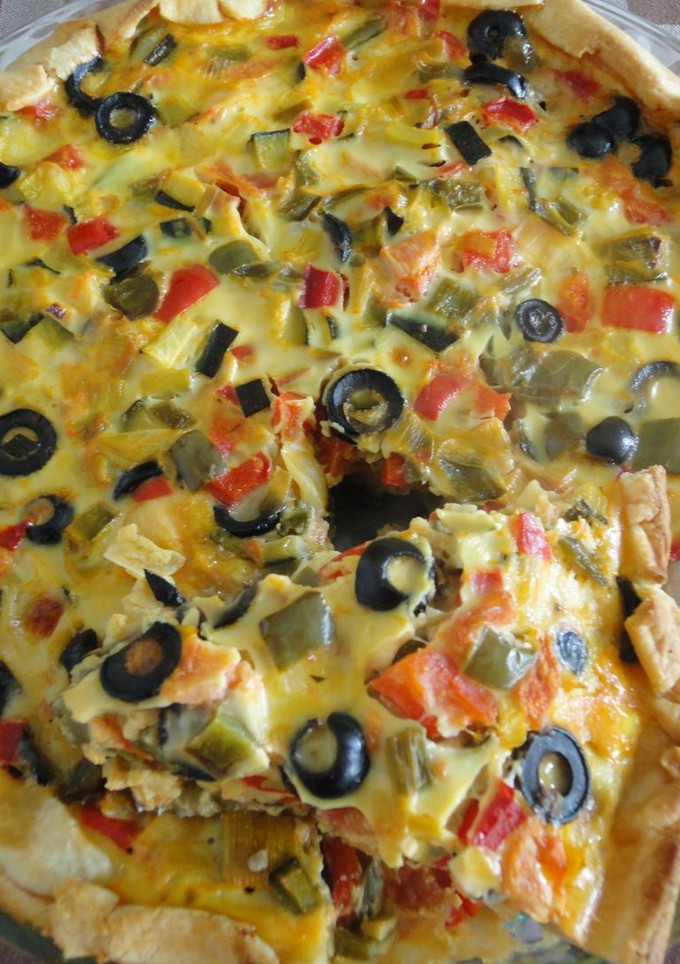 Una foto de Tarta de verduras con aceitunas y mozzarella