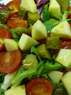 Una foto de Ensalada verde y roja