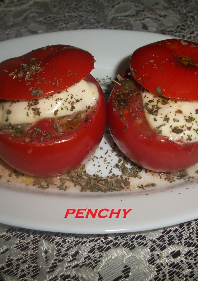 Una foto de Tomates rellenos con mozzarella