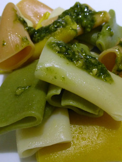 Una foto de Macarrones al pesto italiano