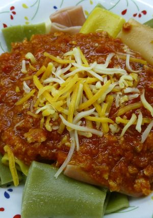 Una foto de Macarrones con salsa boloñesa de pollo