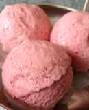 Helado cremoso de fresas